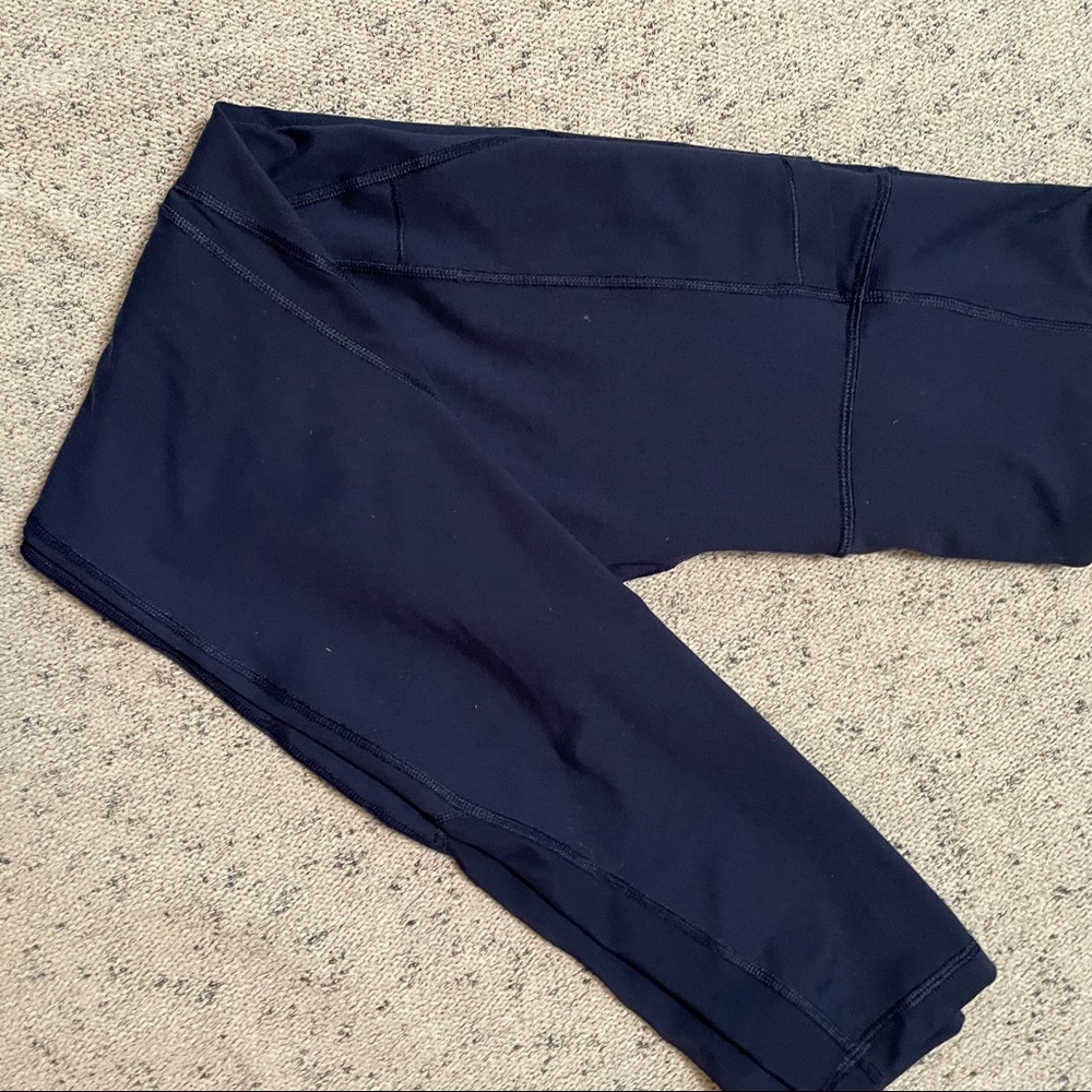 Old navy elevate, go dry 7/8 dark blue leggings. Size medium